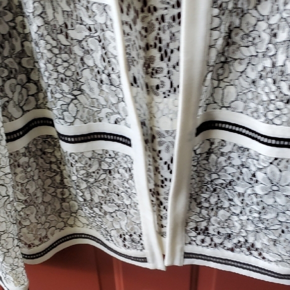 Chico's Black and White Floral Lace Blazer Size 2 CHICOS - Picture 8 of 11